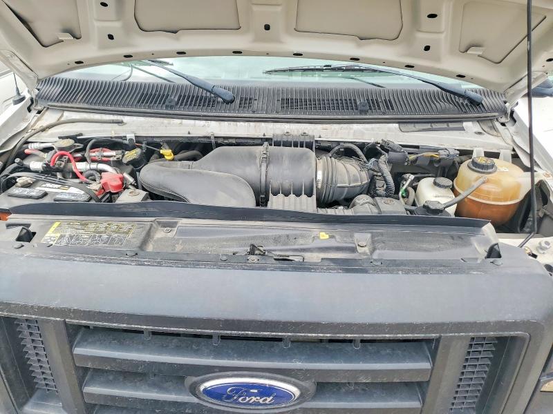 2011 Ford Econoline E350 Super Duty Cutaway Van