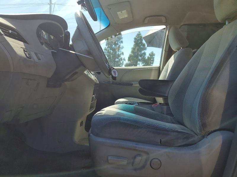 2011 Toyota Sienna le