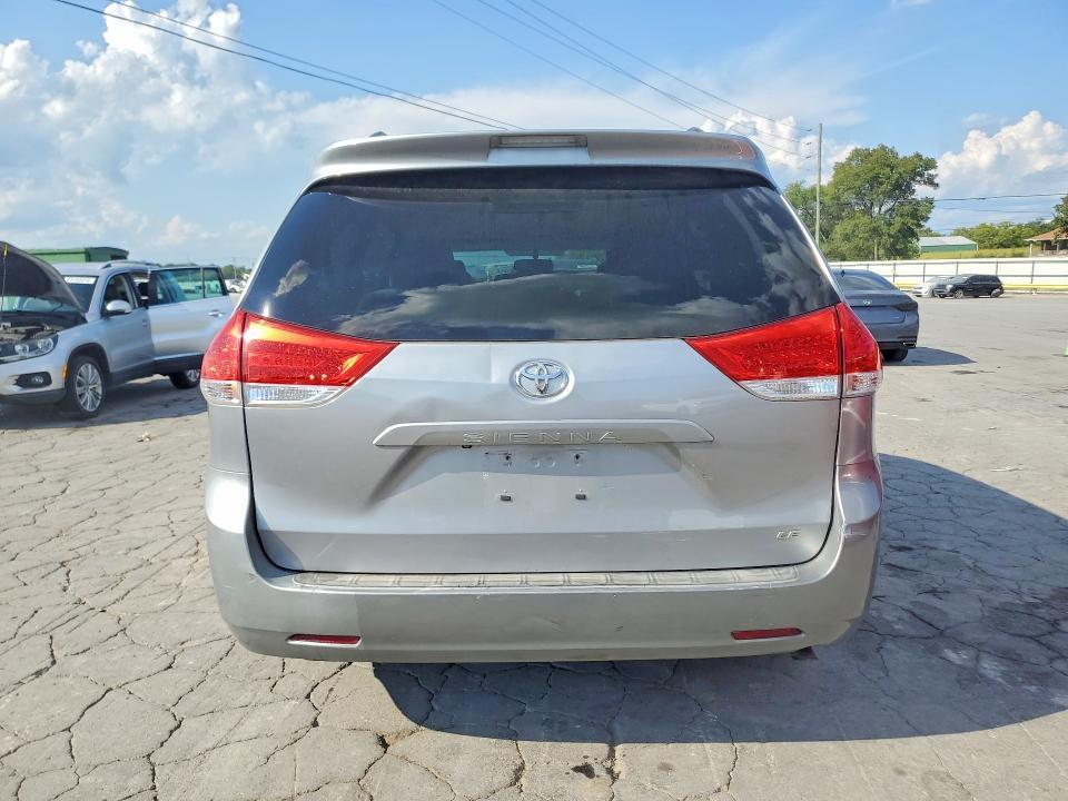 2011 Toyota Sienna le