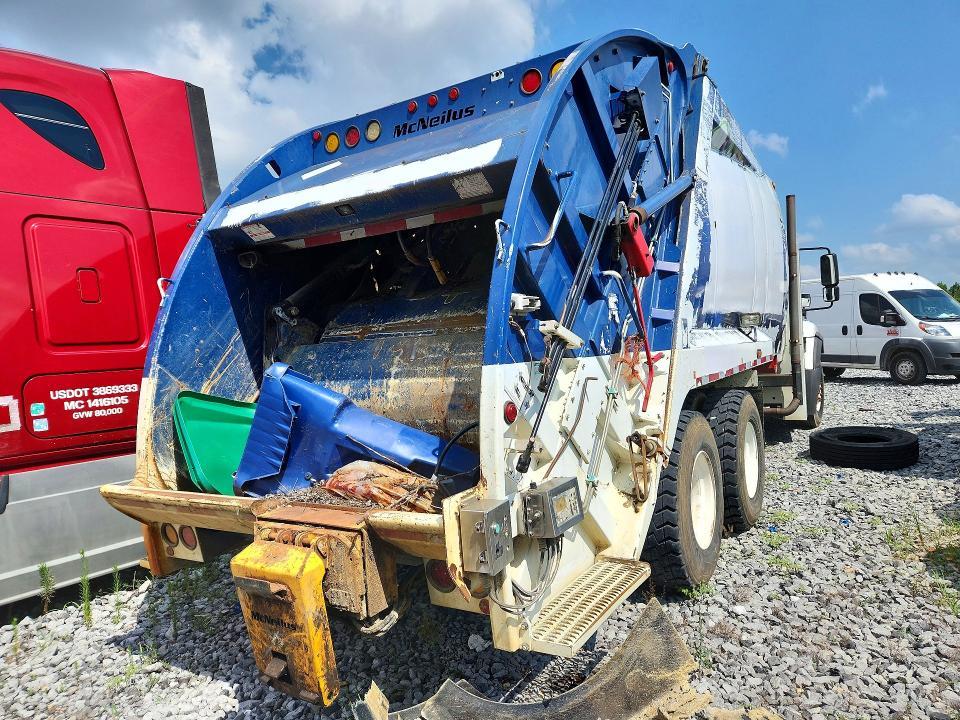 2010 International 7400 Refuse Truck