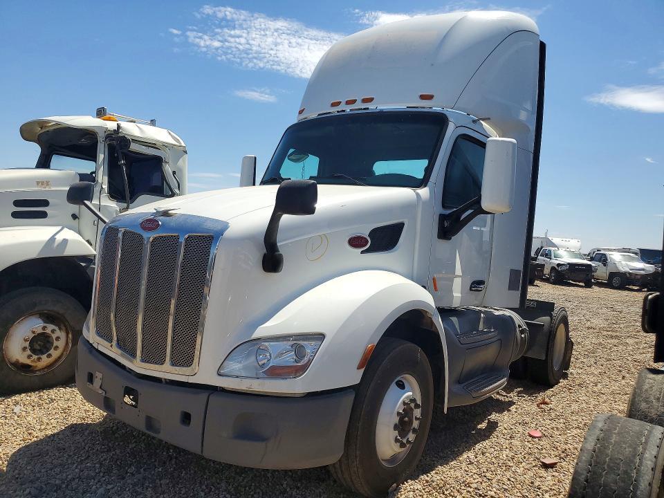 2019 Peterbilt 579 Semi Truck