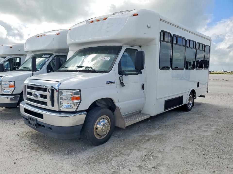 2021 Ford Econoline E350 Super Duty Cutaway Van