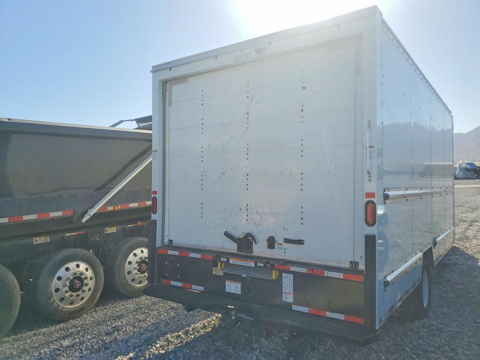 2022 GMC Savana BOX Truck
