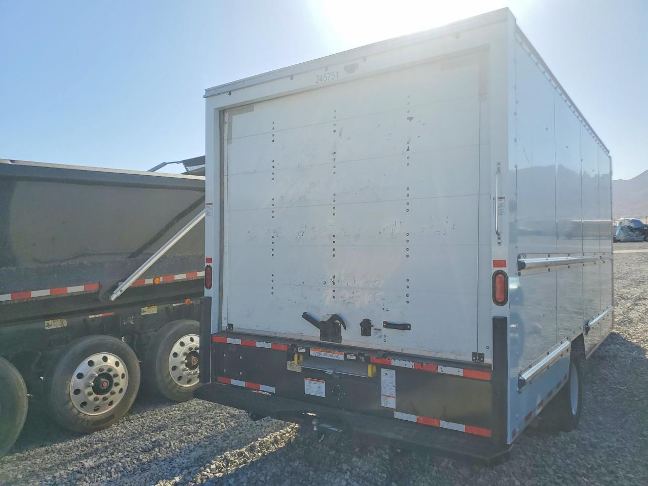 2022 GMC Savana BOX Truck