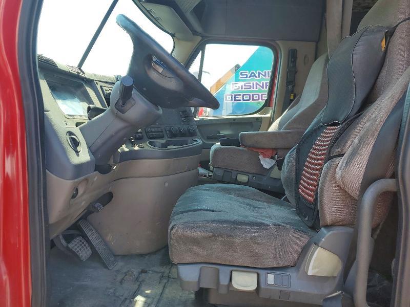 2013 Freightliner Cascadia Semi Truck