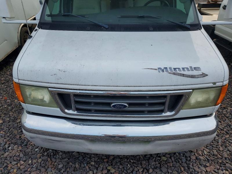 2004 Winnebago Minnie RV