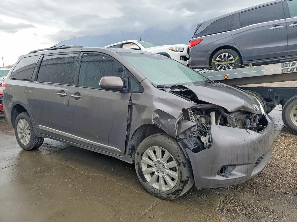 2014 Toyota Sienna xle 7-passenger