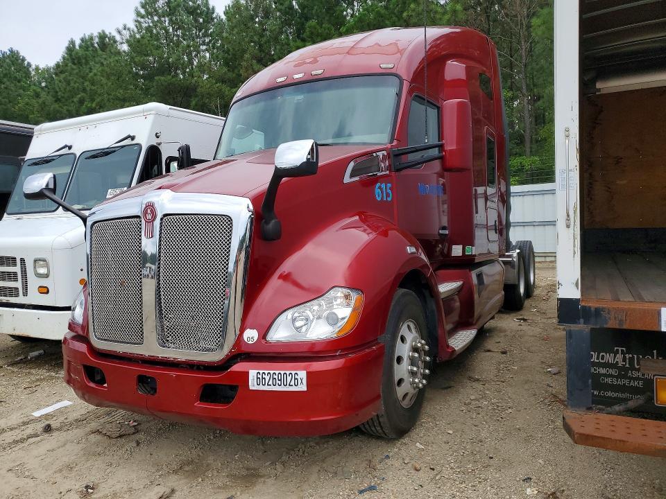 2016 Kenworth T680 Semi Truck