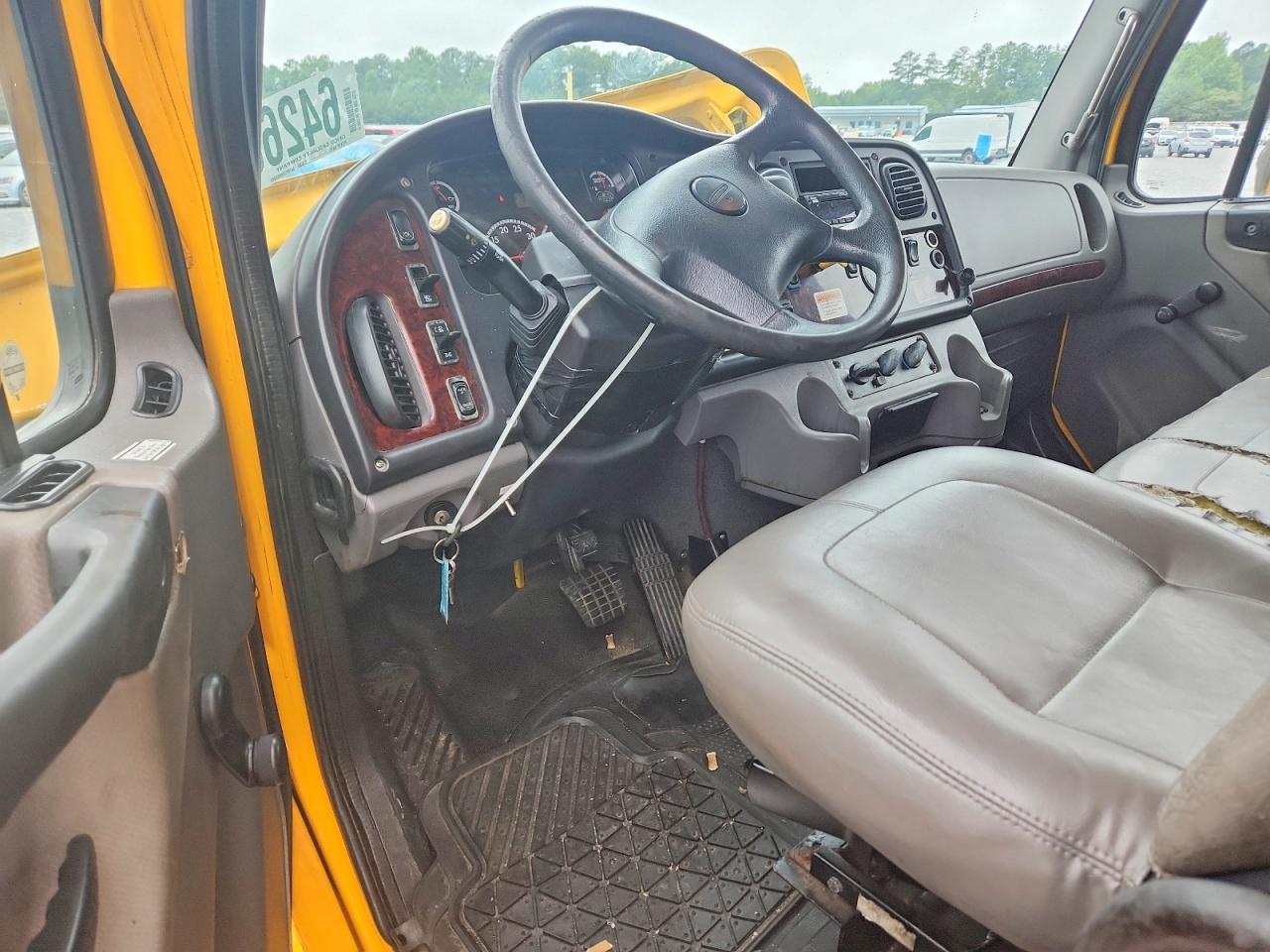 2014 Freightliner Business Class M2 BOX Truck