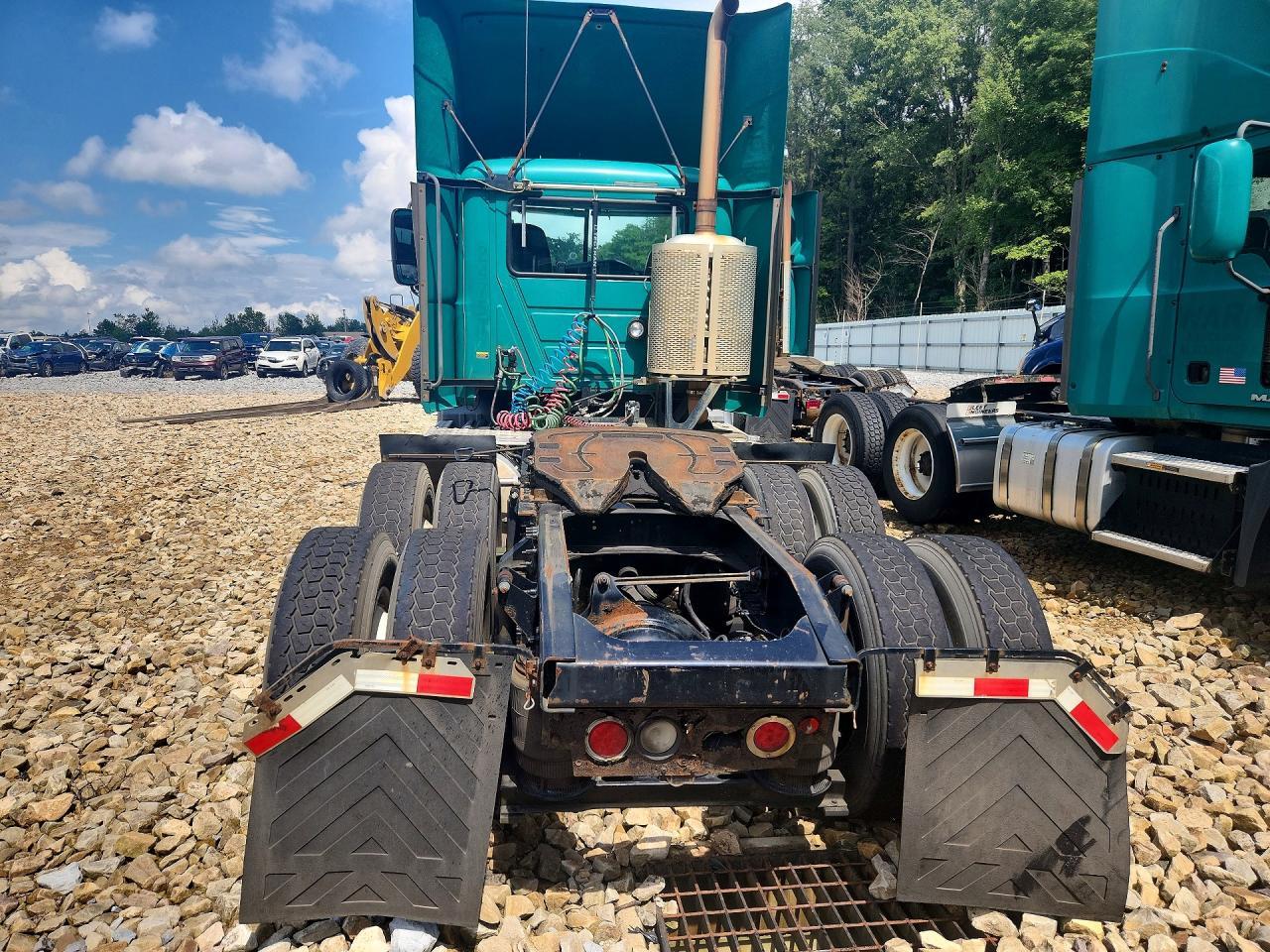 2015 Mack 600 CXU600-Semi Truck