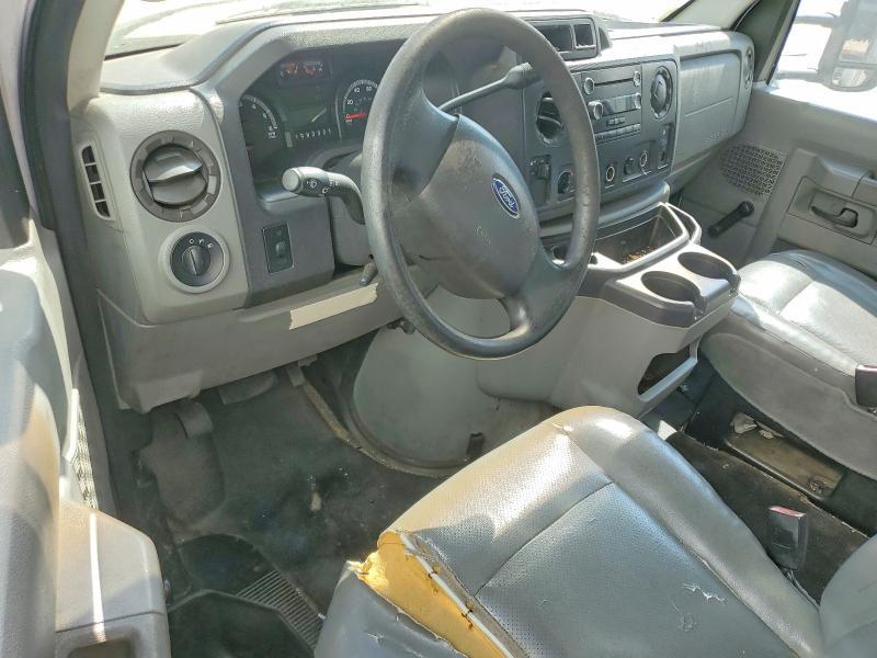 2010 Ford Econoline E350 Super Duty Cutaway Van