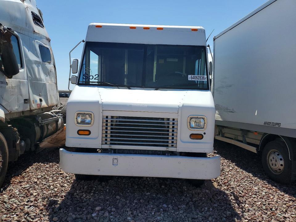 2005 Freightliner MT45 Chassis Delivery Truck