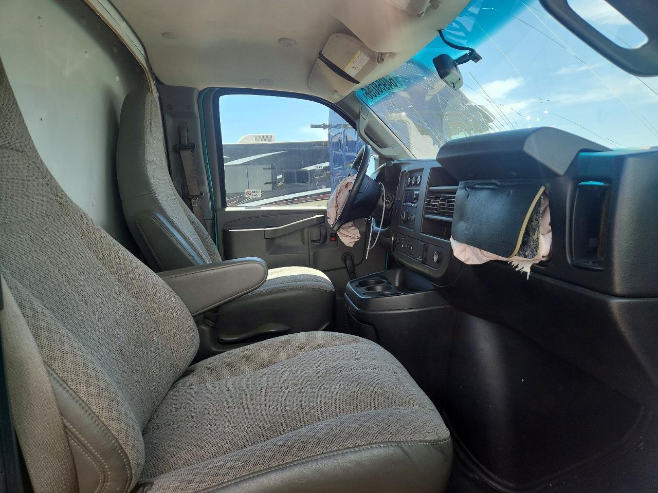 2018 Chevrolet Express Cutaway Delivery Truck