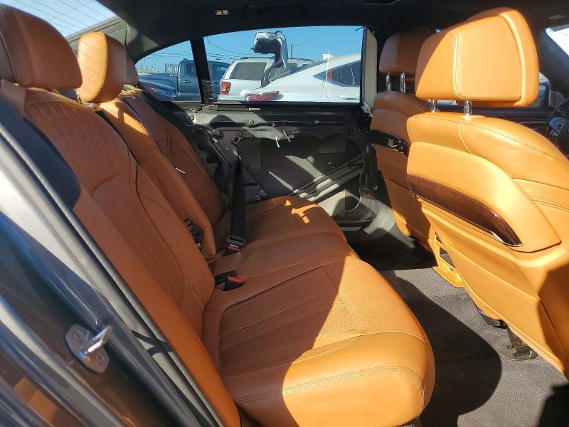 2016 BMW 750 xi