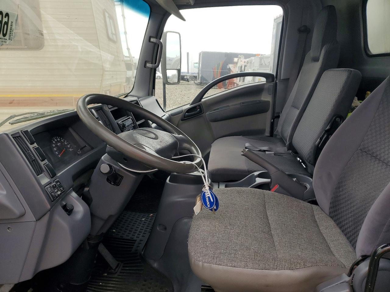 2009 Isuzu NPR BOX Truck