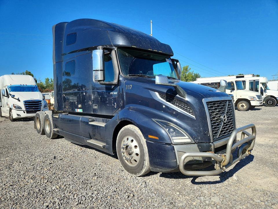 2020 Volvo VNL Semi Truck