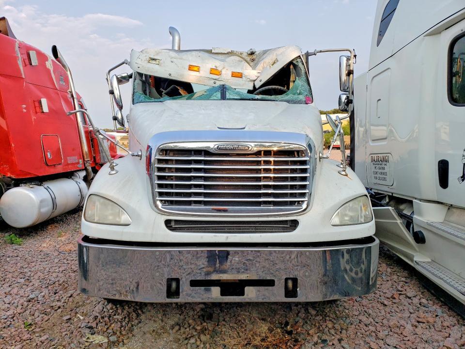 2006 Freightliner Columbia 112 Semi Truck