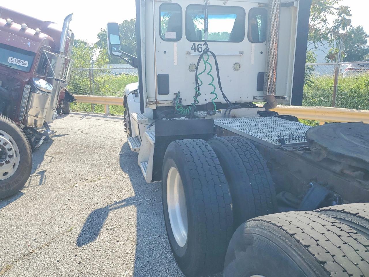 2014 Peterbilt 579 Semi Truck