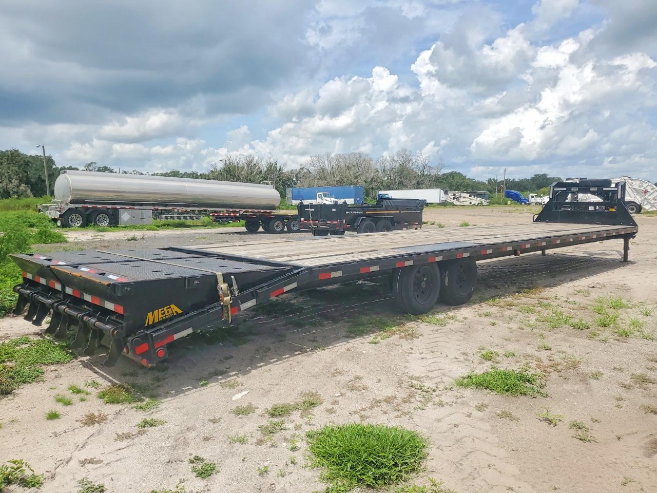 2025 Big Tex 16GN-40D5A-MRBK Equipment Trailer