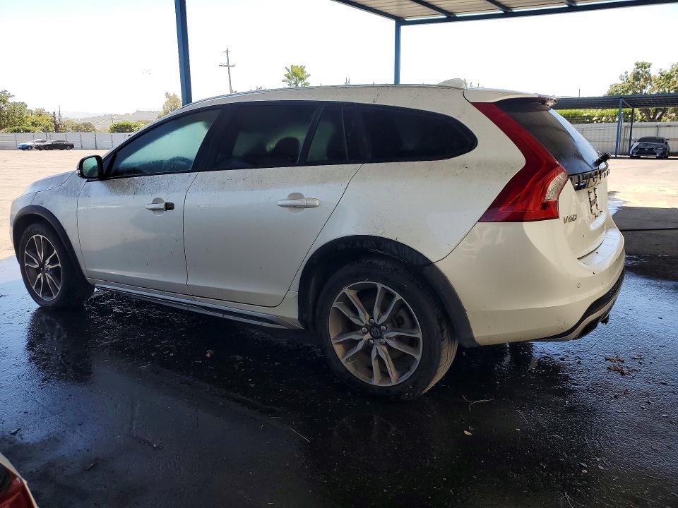 2016 Volvo V60 Cross Country Premier