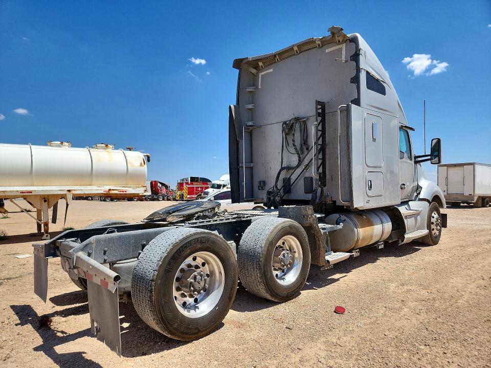2016 Kenworth T680 Semi Truck