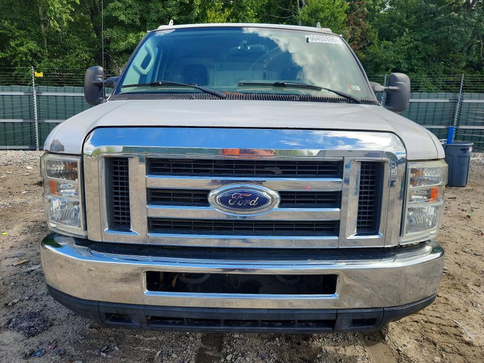 2012 Ford Econoline E350 Super Duty Cutaway Van