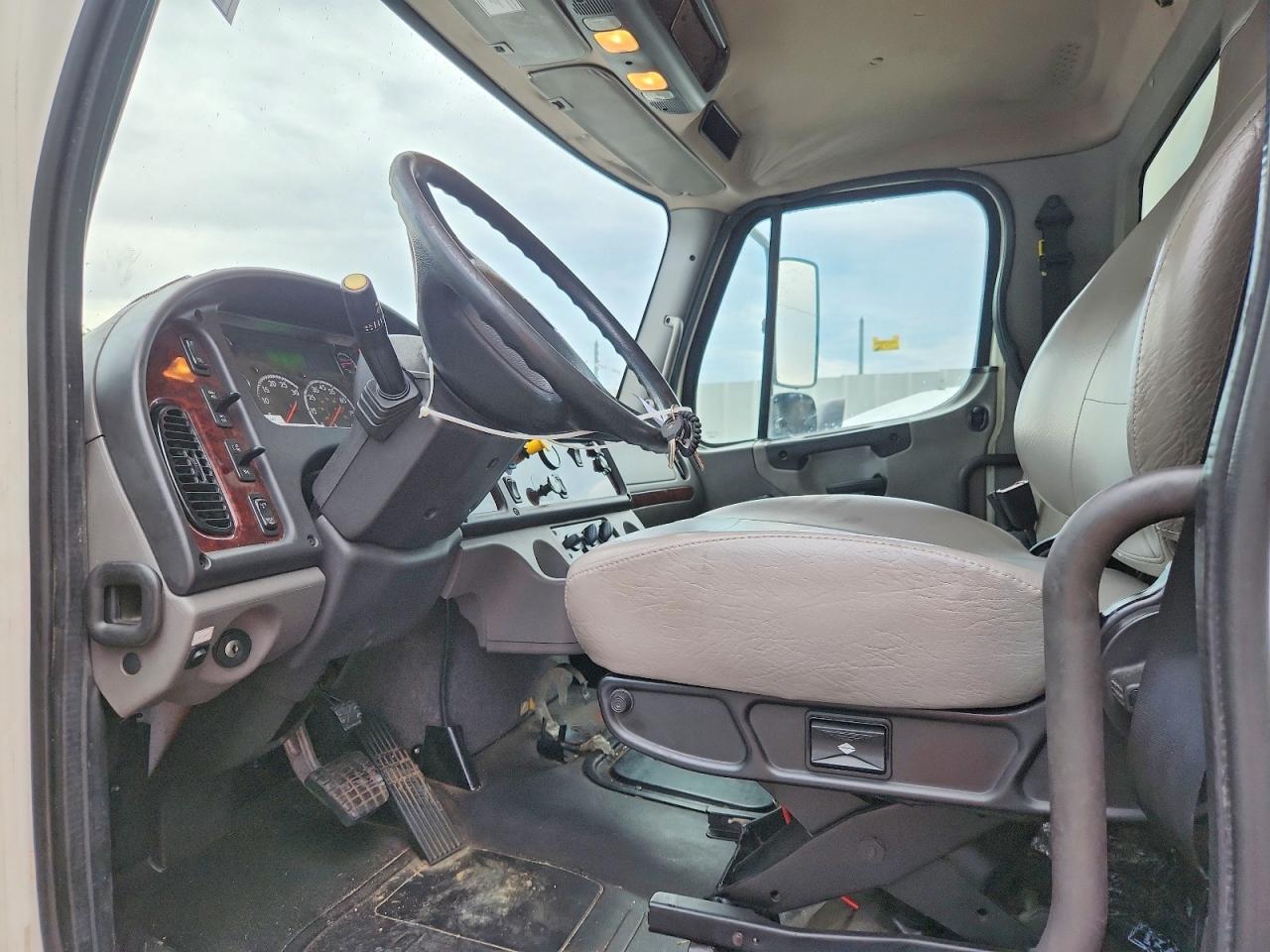 2020 Freightliner Business Class M2 BOX Truck