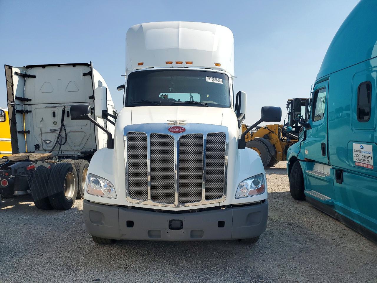2018 Peterbilt 579 Semi Truck