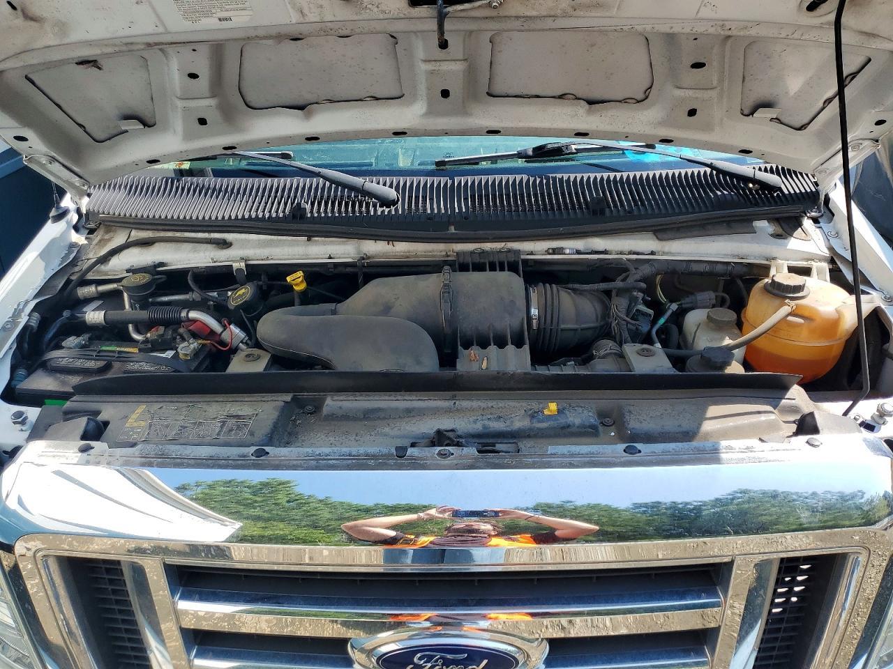 2016 Ford Econoline E450 Super Duty Cutaway Van