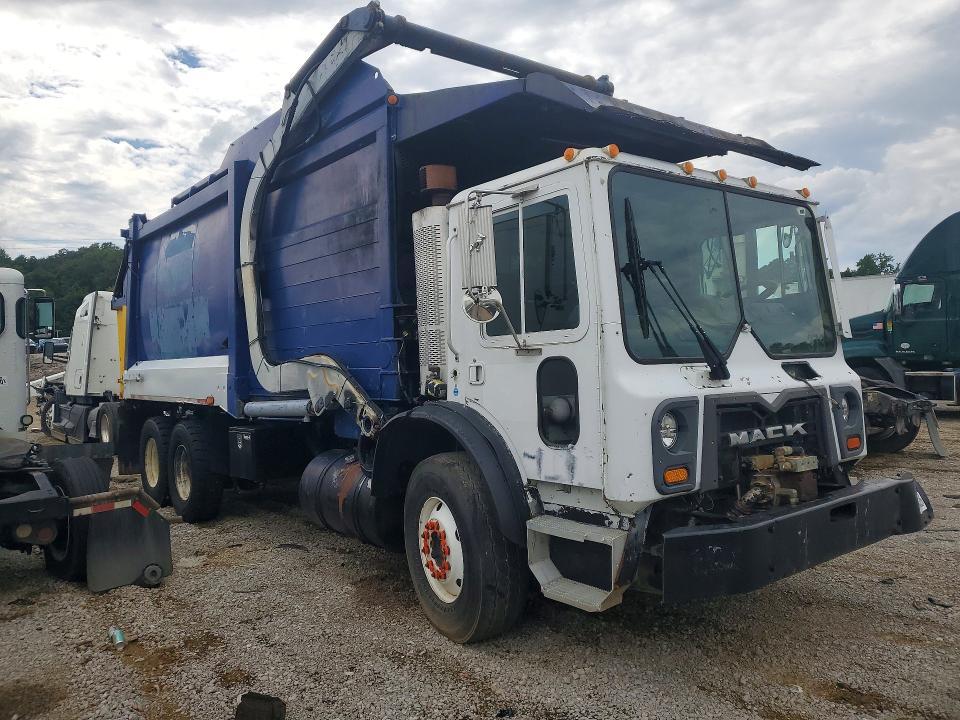 2010 Mack MRU613 Refuse Truck