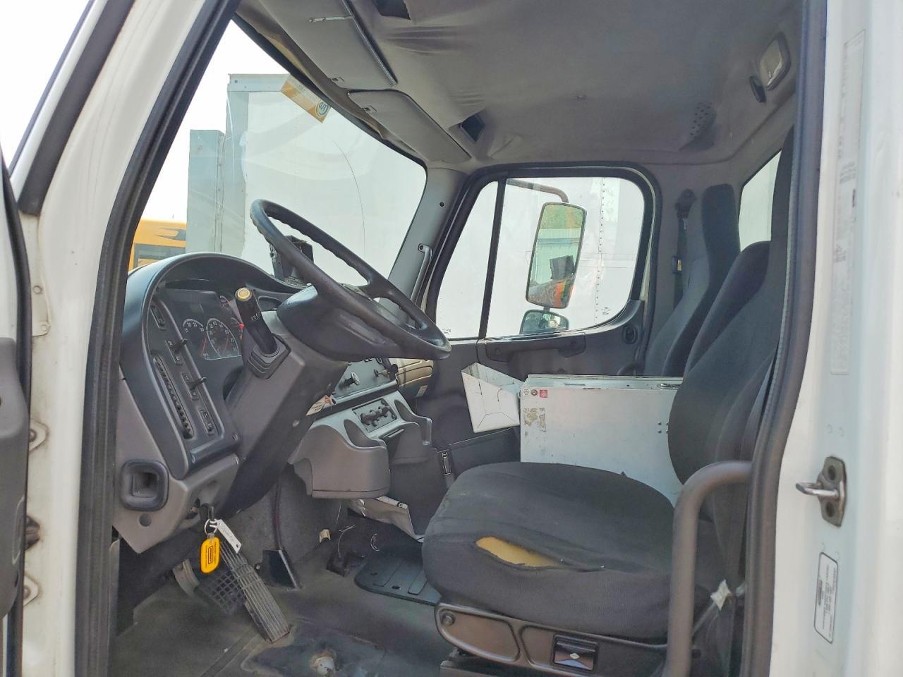 2014 Frht - Freightliner 2014 Freightliner Business Class M2 BOX Truck