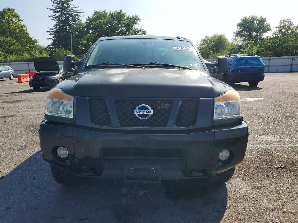 2011 Nissan Titan SV