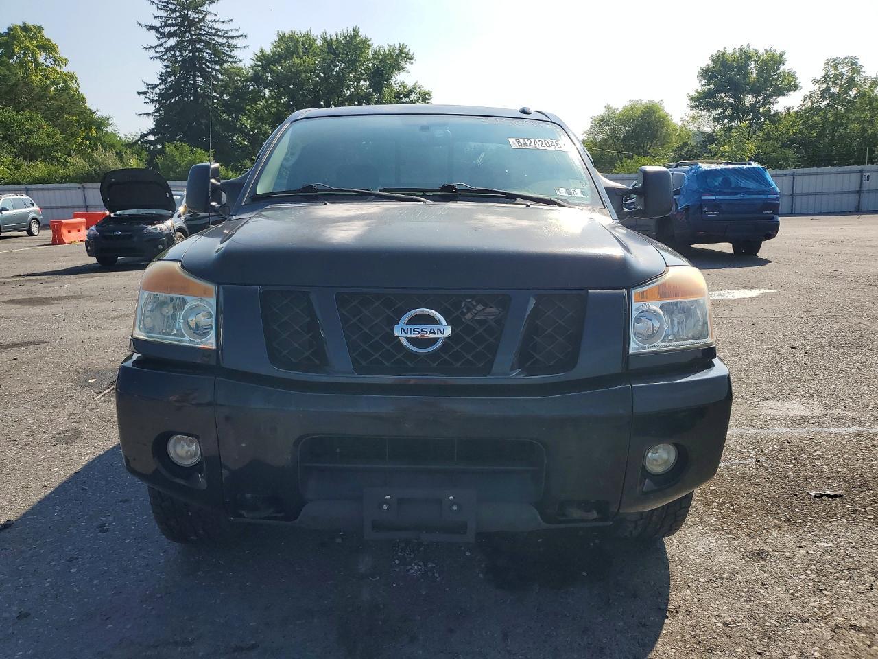 2011 Nissan Titan SV