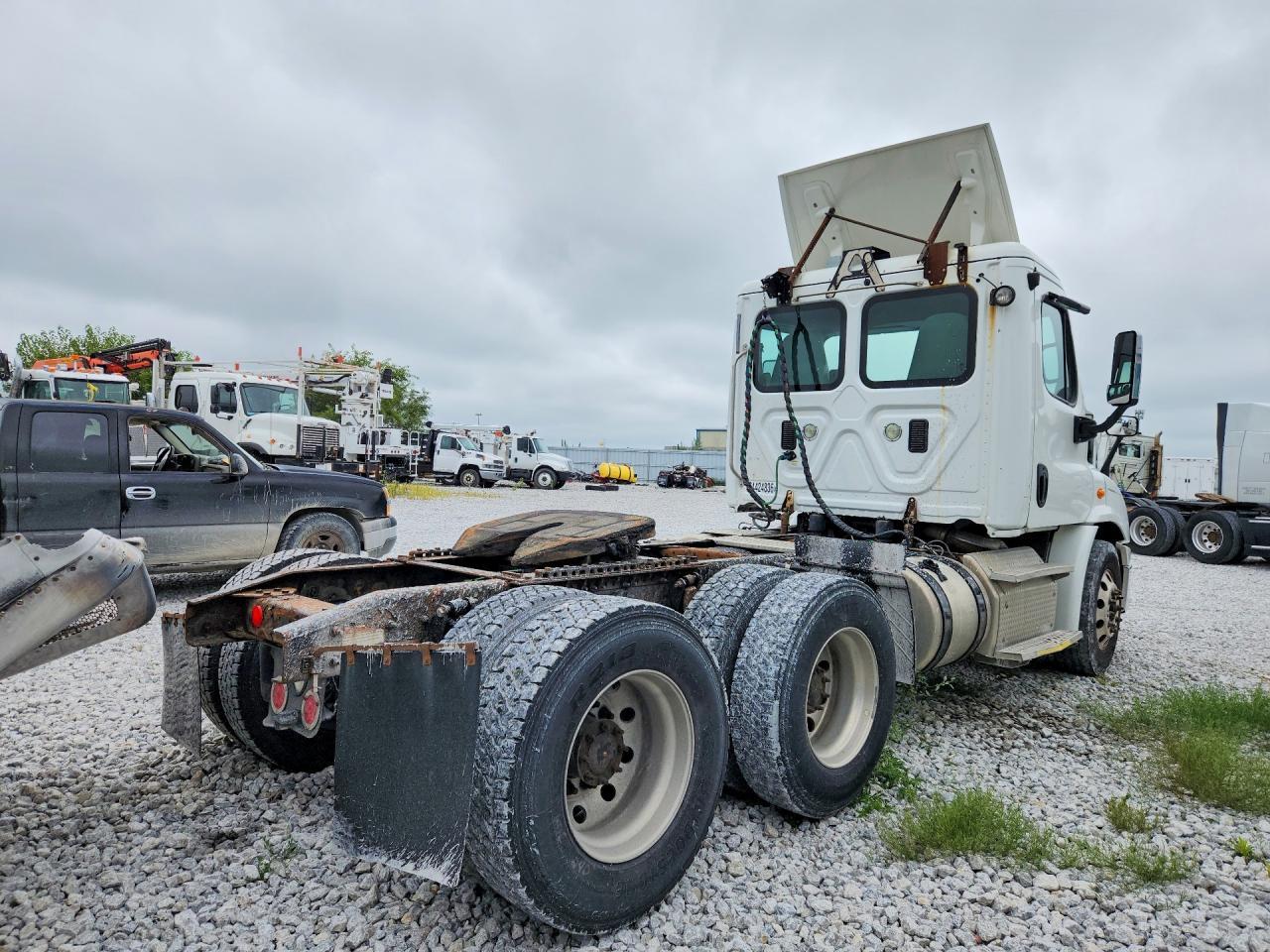 2016 Freightliner Cascadia 1-Semi Truck