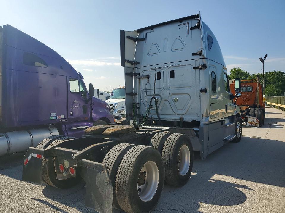 2015 Freightliner Cascadia Semi Truck