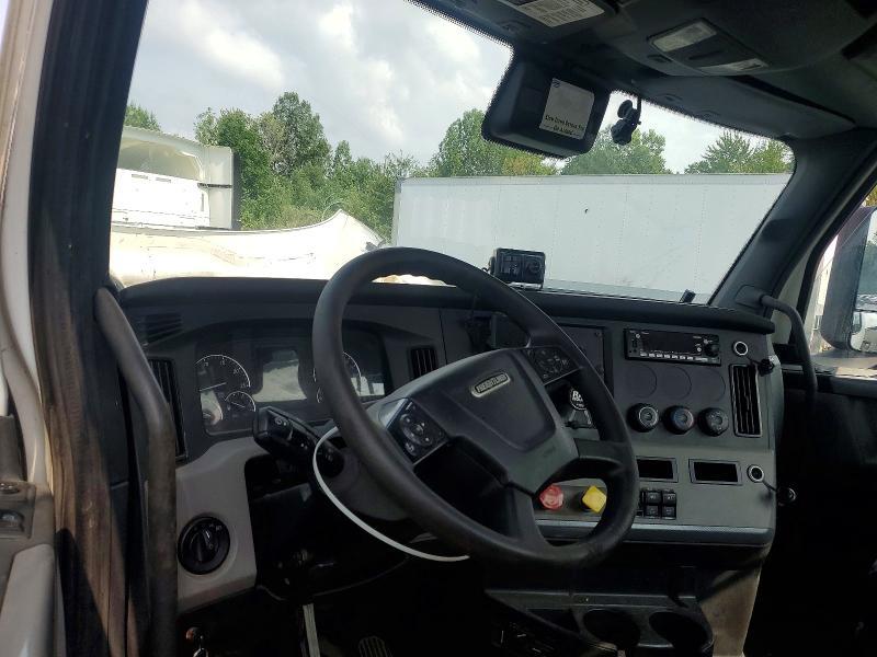 2022 Freightliner Cascadia 116 Semi Truck