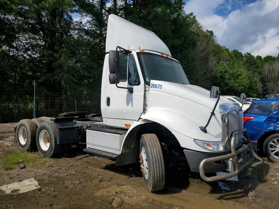 2015 International 8600 Semi Truck