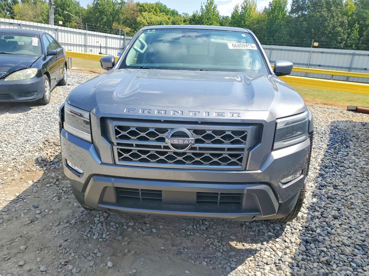 2023 Nissan Frontier SV