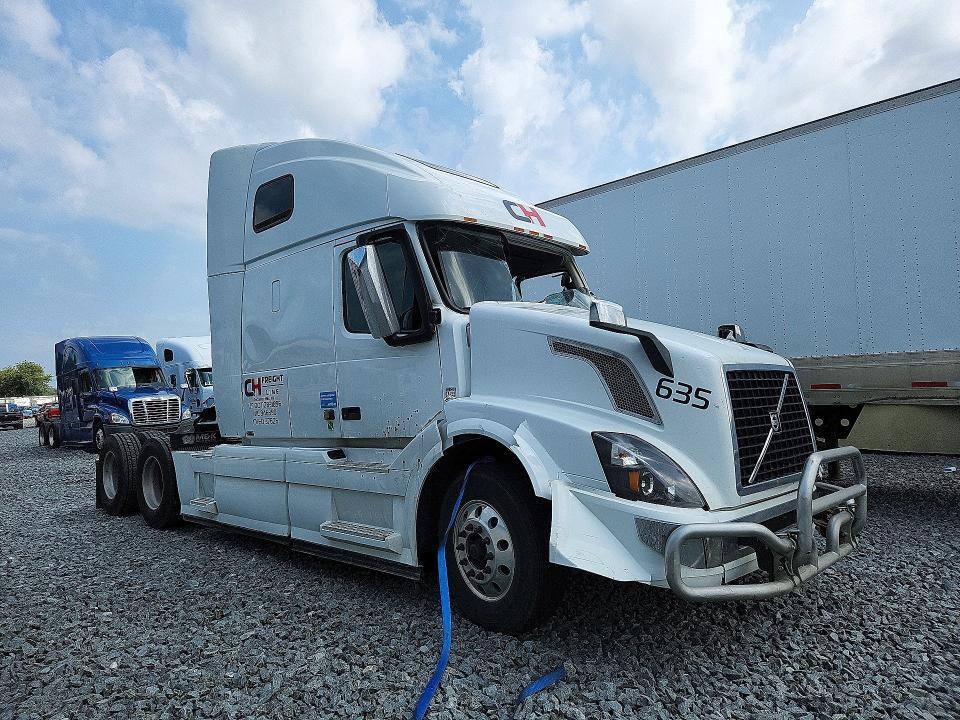 2016 Volvo VNL Semi Truck