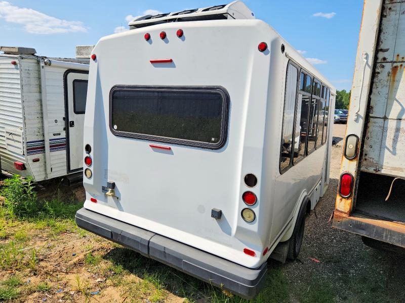 2007 Ford Econoline E450 Super Duty Cutaway Van