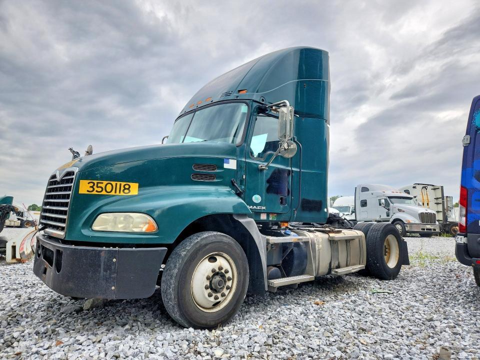 2016 Mack CXU612 Semi Truck