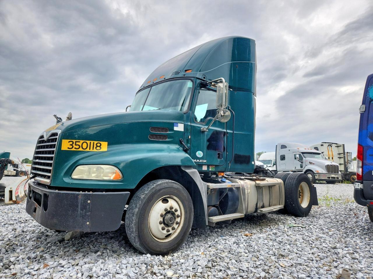 2016 Mack CXU612 Semi Truck