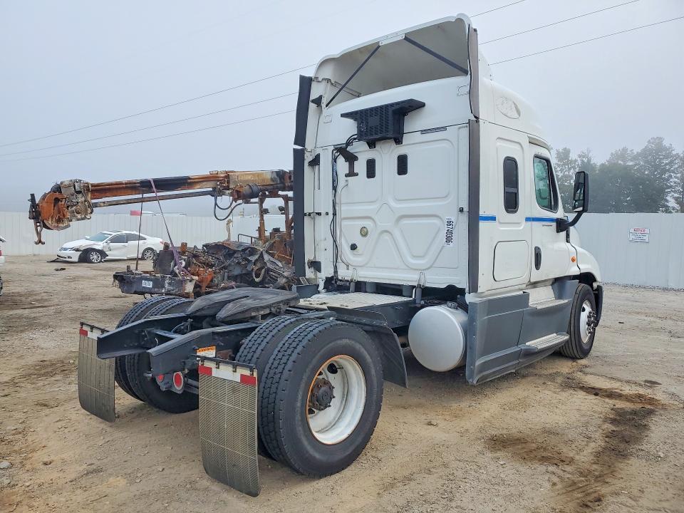 2016 Freightliner Cascadia 125 Semi Truck