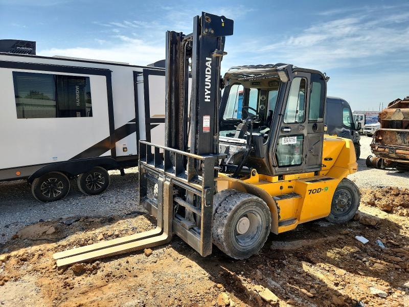 2022 Hyundai 70D-9