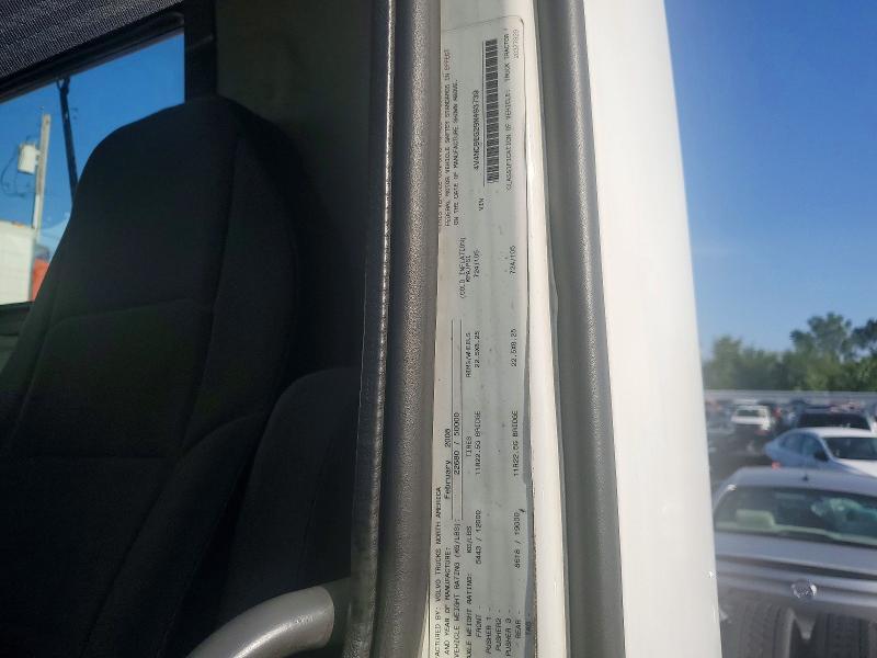 2009 Volvo VNL Semi Truck