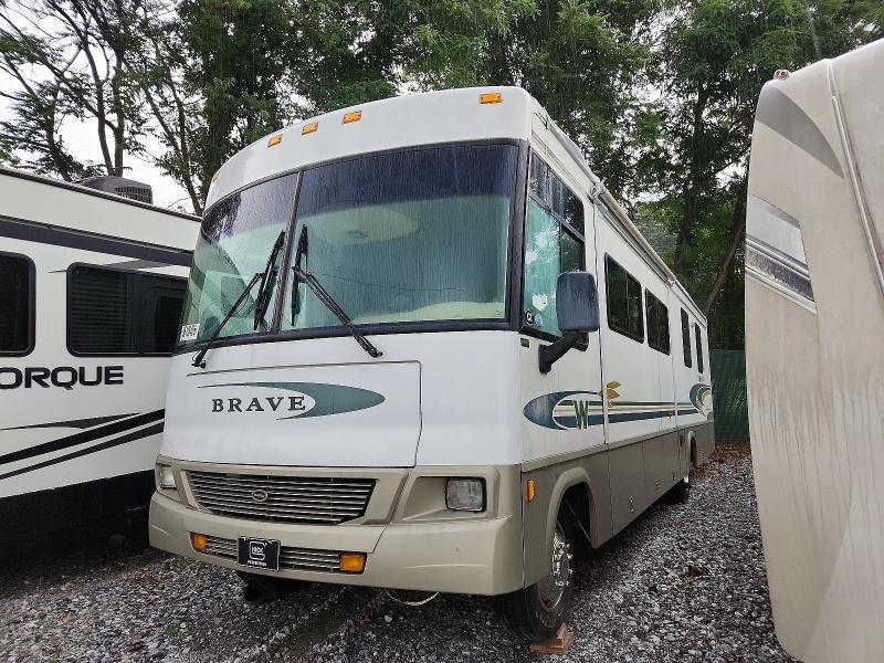 2002 Winnebago Brave Camper