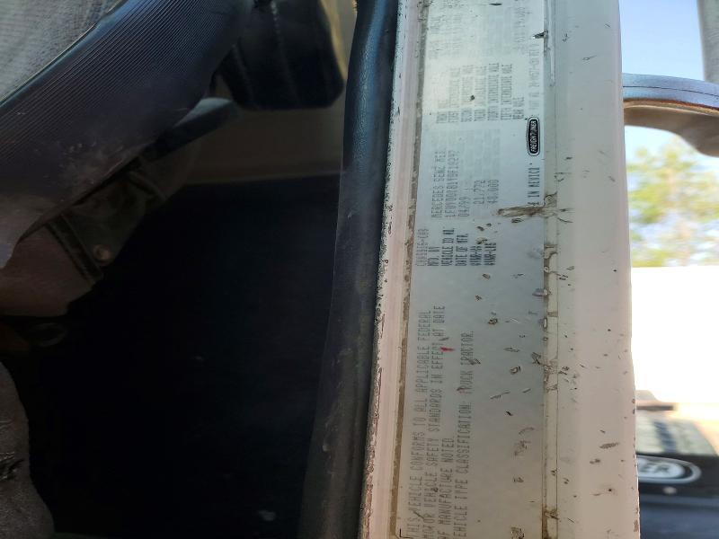 2000 Freightliner FLD120 Semi Truck