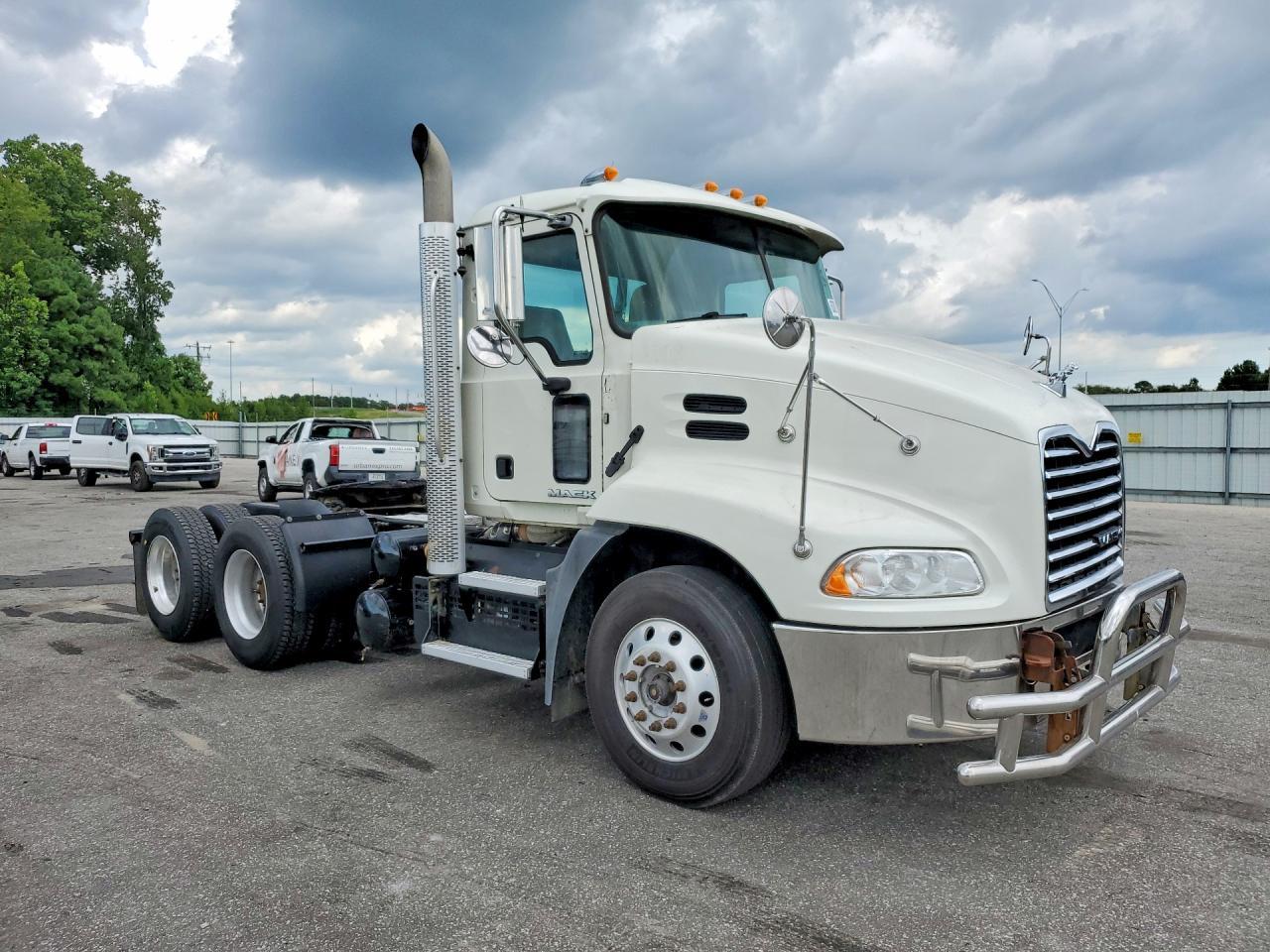 2018 Mack CXU613 Semi Truck