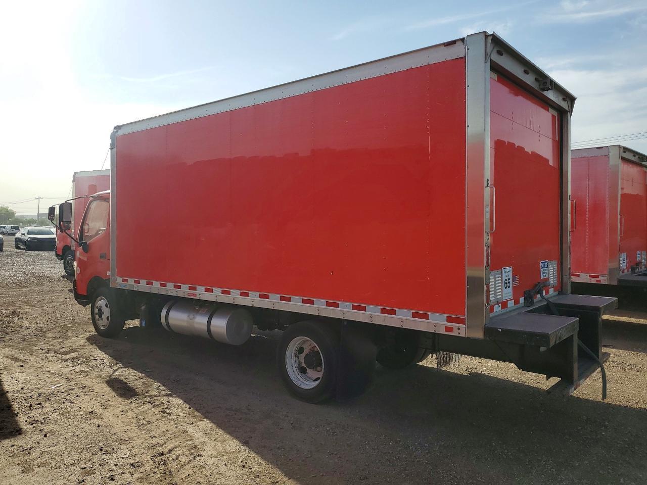2018 Hino 195 BOX Truck