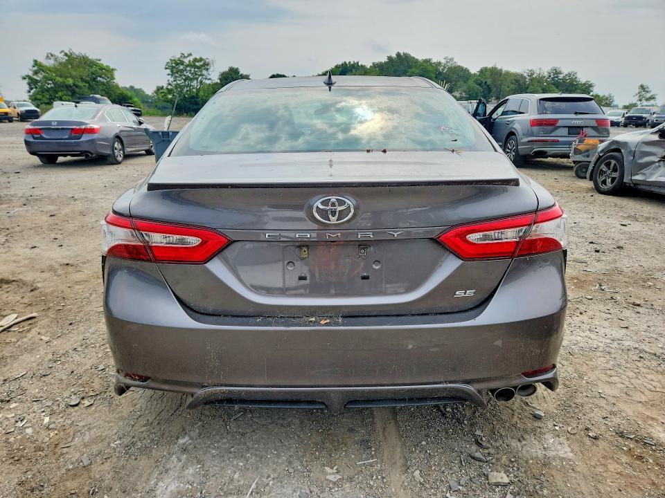 2020 Toyota Camry se